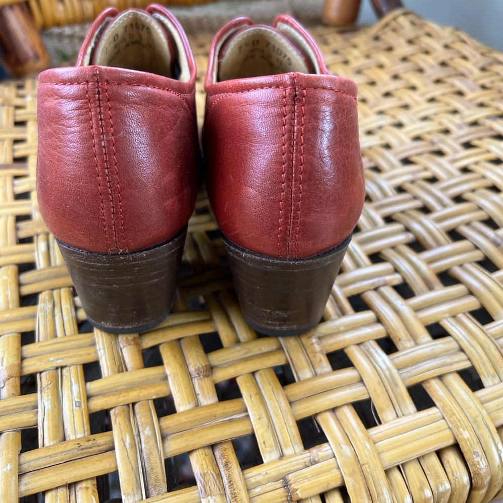 Frye Red Heeled Boots with Sleek Design and Textured Leather - Picture 2 of 5